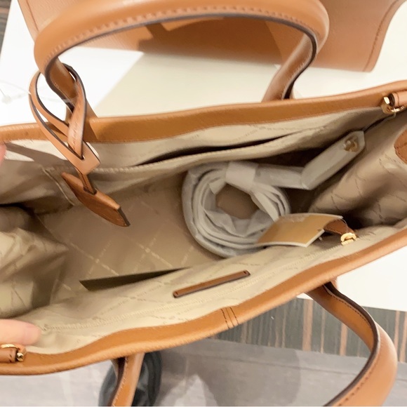 Michael Kors Mirella medium tote crossbody - Picture 4 of 10